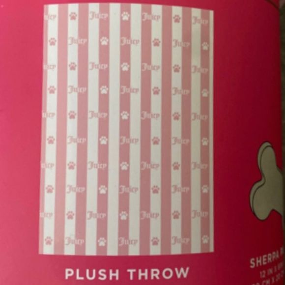 **SOLD** Juicy Couture Pet Plush Throw & Bone Shaped Sherpa Pillow Set for Dogs - Picture 4 of 16